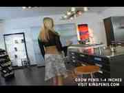 Blonde goes to a house and fuck 